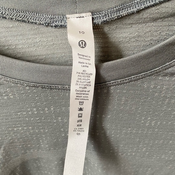 Lulu Lemon Athletic long sleeve top - Picture 2 of 6